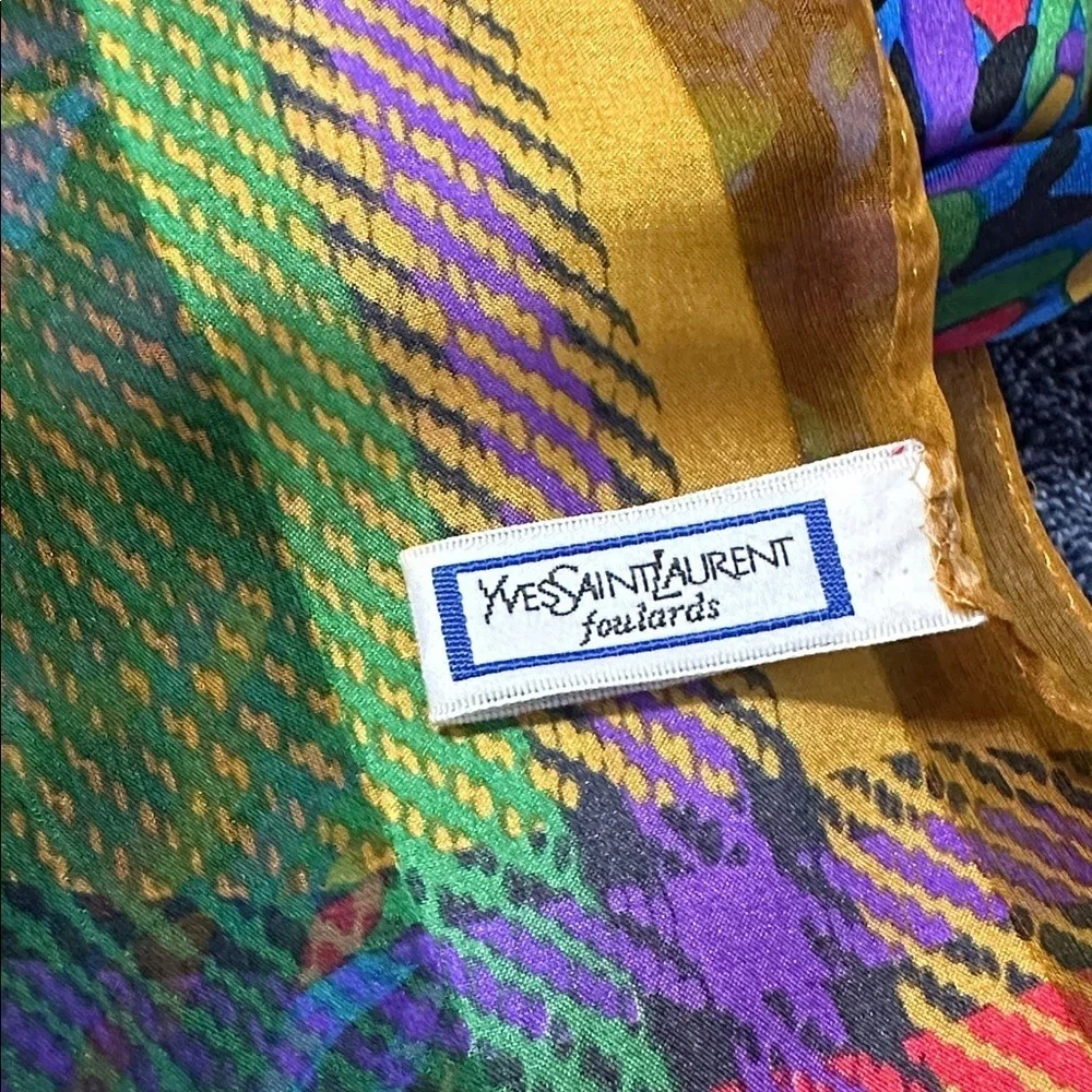 Yves Saint Laurent vibrant ysl